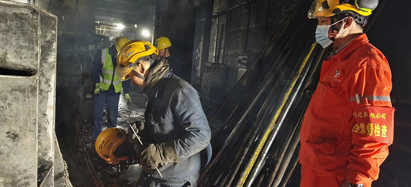 堅守崗位過清明 奮斗實(shí)干敬英烈(圖1)