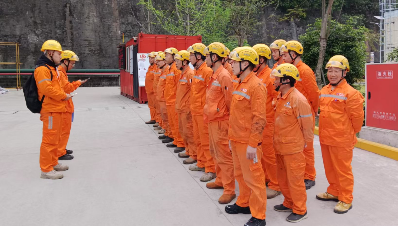 全力以赴搞建設 方圓之間顯擔當(圖1)