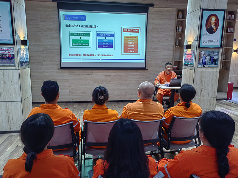 弘旭公司開(kāi)展安全生產(chǎn)月專題培訓(xùn)(圖1)