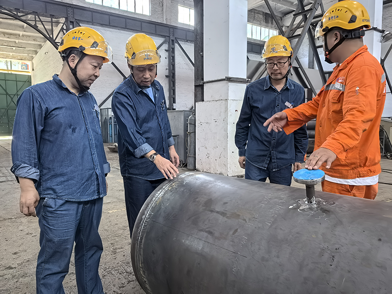 弘旭公司總經(jīng)理劉小東帶隊(duì)督導(dǎo)設(shè)備制造安全生產(chǎn)專項(xiàng)檢查(圖4)