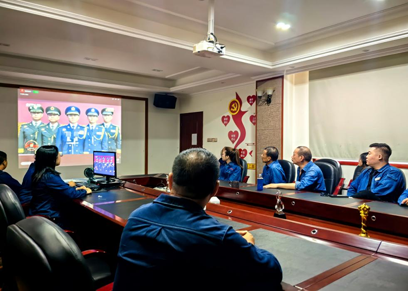  弘旭公司組織觀看九三閱兵式，激發(fā)愛國熱情(圖3)