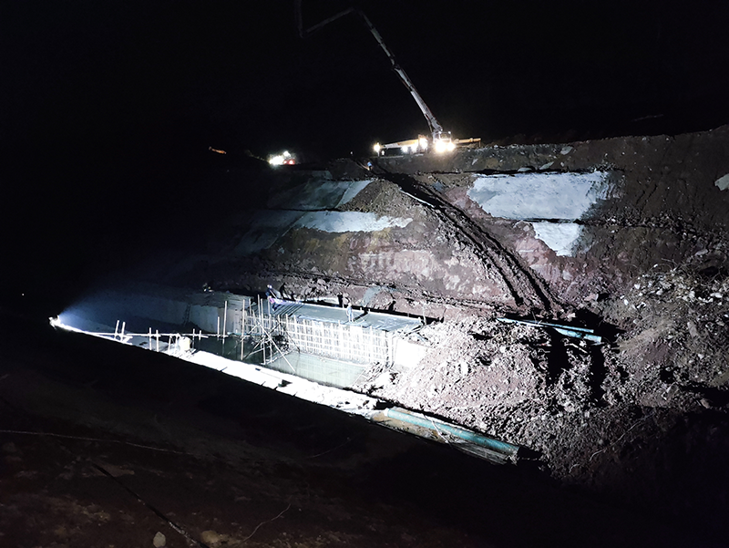 弘旭公司完成新舊箱涵接頭處施工(圖1)