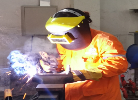 永不褪色的女勞?！浐胄窆倦妰x防腐工程處葉華蘭